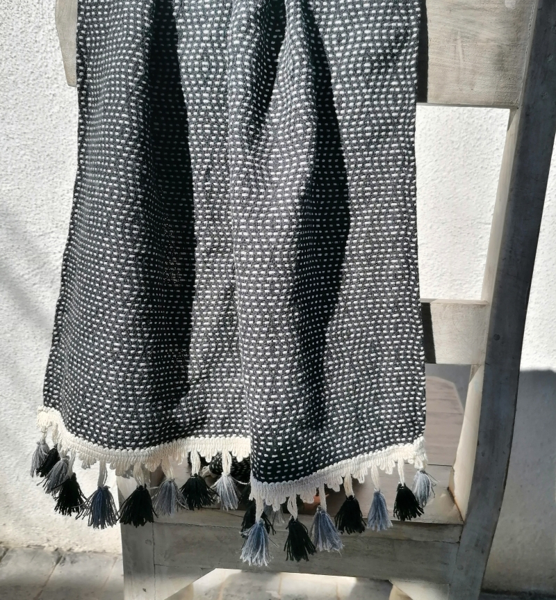BLACK PEARL HAND TOWEL