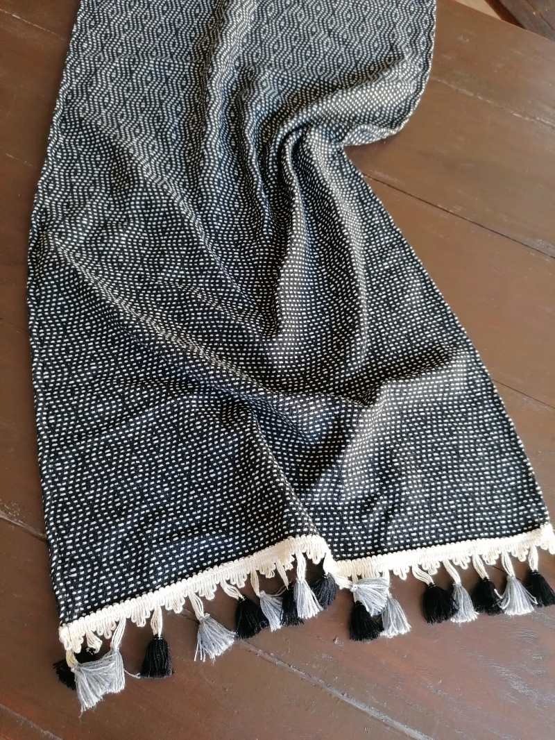 BLACK PEARL HAND TOWEL