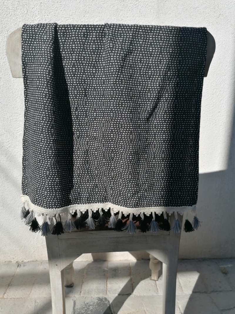 BLACK PEARL HAND TOWEL